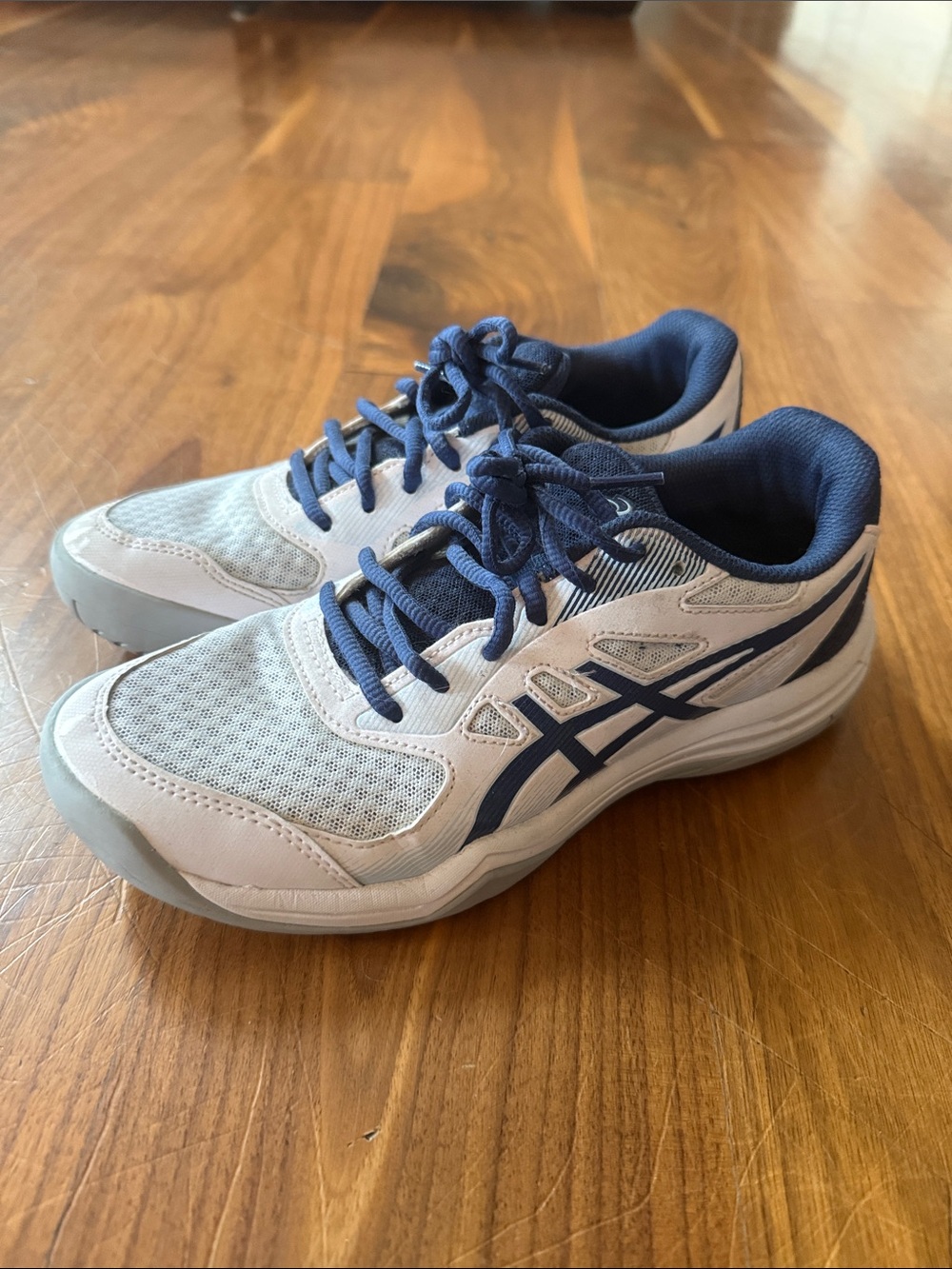 Asics Upcourt 5 women’s White and Navy Mesh volleyball shoes